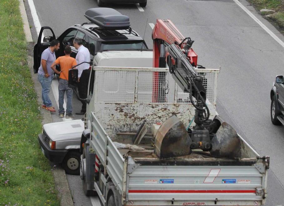 Tamponamento a catena sulla Declassata, traffico in tilt 