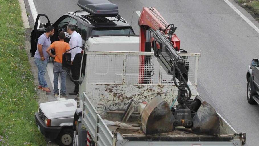 Tamponamento a catena sulla Declassata, traffico in tilt