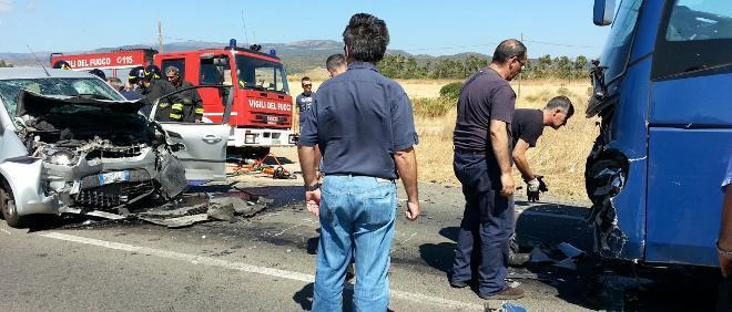 Scontro auto-pullman: un morto e 28 feriti non gravi 