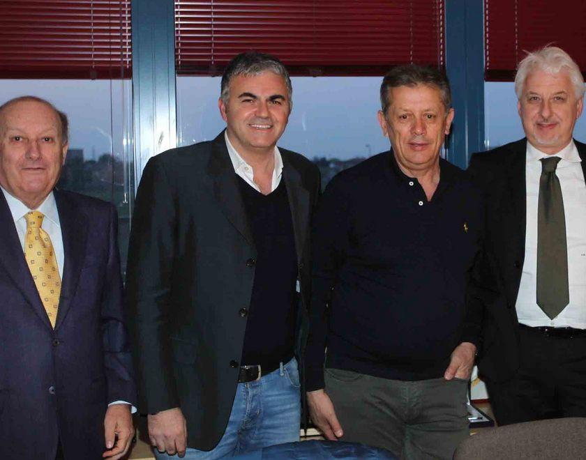  Vavassori ritarda, Compagni presidente 