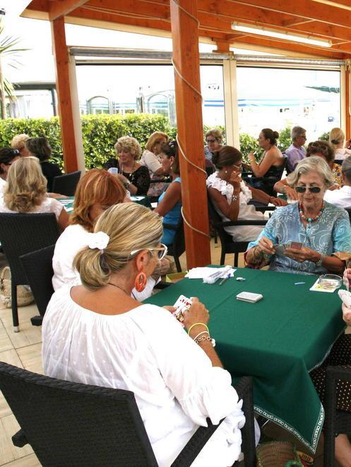 Ogni giovedì sera ai giardini il maxi torneo di burraco