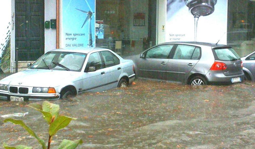 I livornesi si svegliano sommersi dall’acqua 