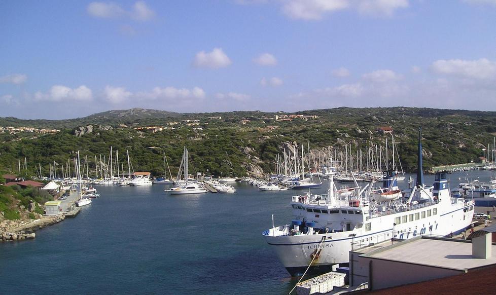 Collaudi ok: pronta la nuova banchina-molo frangiflutti