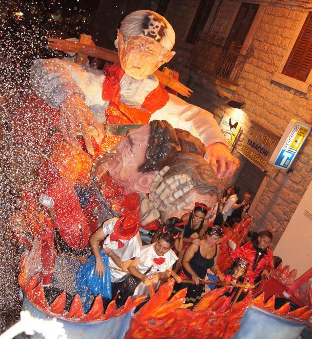 Il Carnevale indossa il vestito dell’estate, già pronti tutti i carri 
