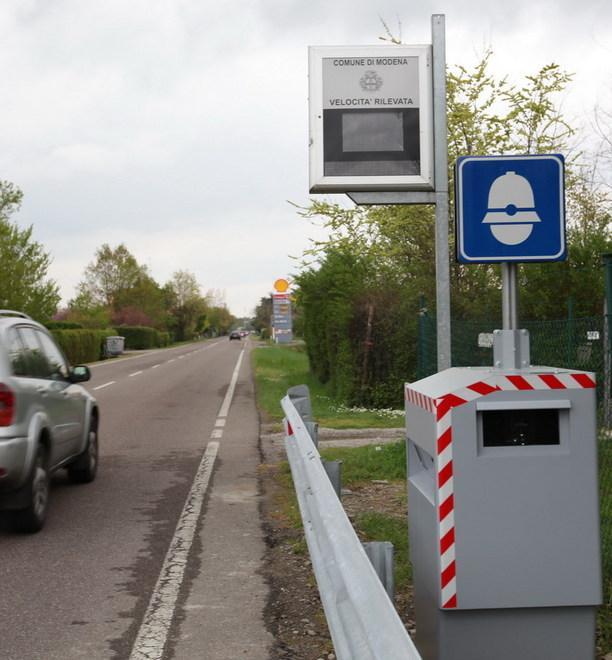 Strada Contrada: s’accende il semaforo ma non l’autovelox 
