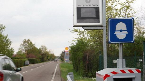 Strada Contrada: s’accende il semaforo ma non l’autovelox
