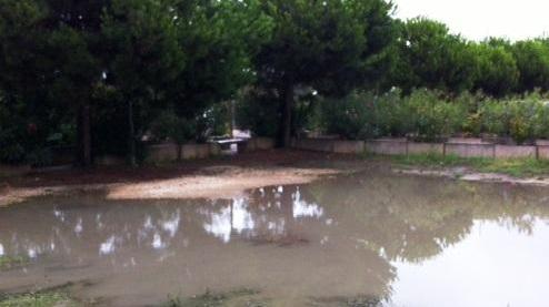 Il sottopasso della Romea colmo d’acqua Lidi, colpiti retrospiaggia ed aree verdi