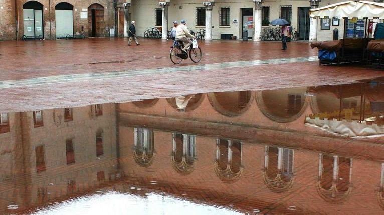 Strade come fiumi piazze allagate e cantine in ammollo