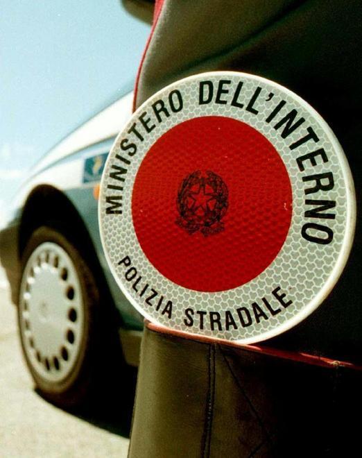 Auto a rate con documenti falsi: nove arresti 