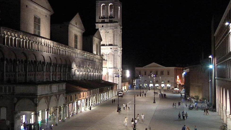 La piazza sotto una nuova luce