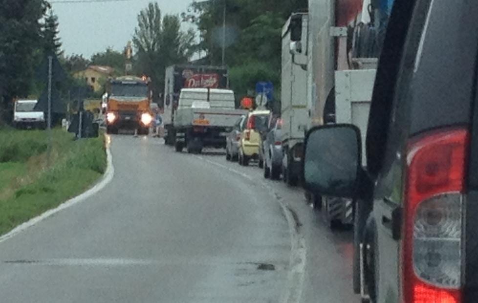 Cantiere allagato: tre incidenti, vari feriti 