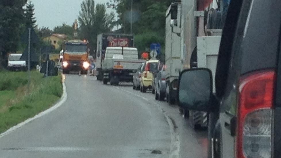 Cantiere allagato: tre incidenti, vari feriti