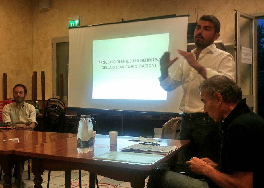 Riazzone coperta senza muovere i rifiuti 