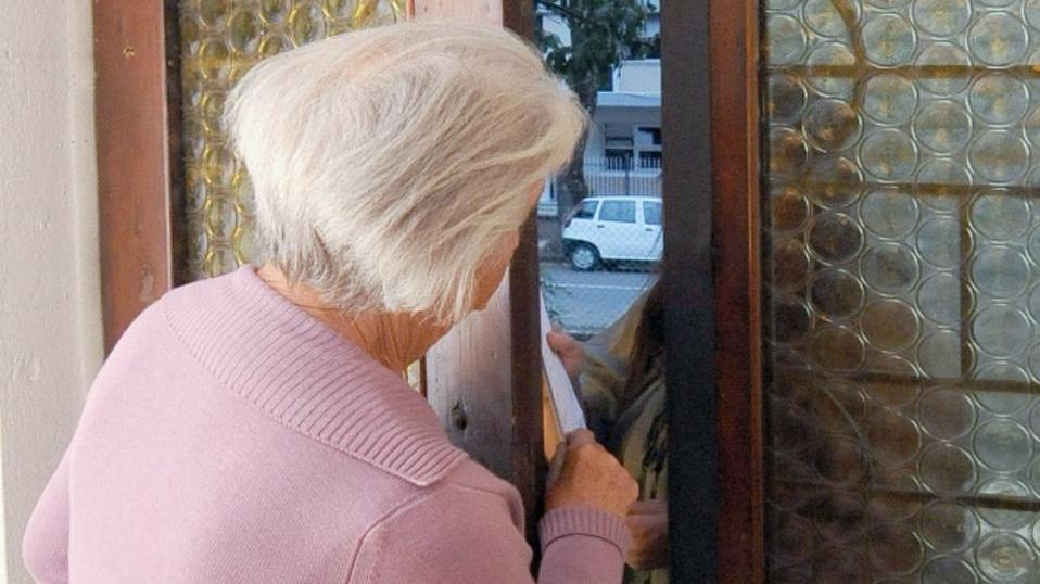 Due finti tecnici di Iren fanno razzia di gioielli