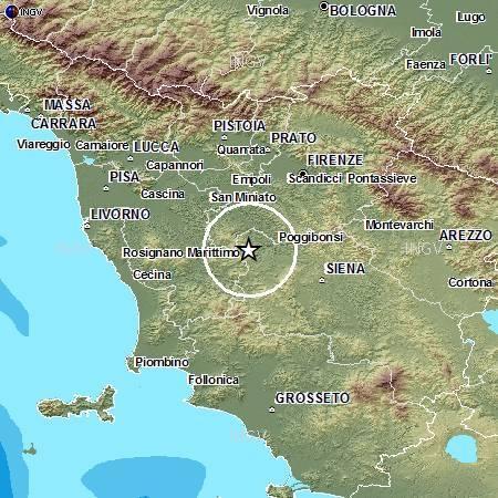 Terremoto nella notte: paura, gente in strada 