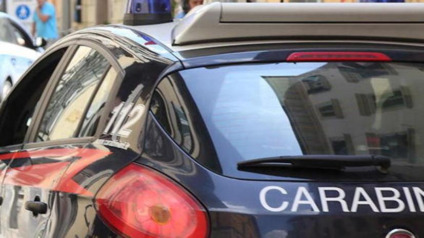 Calci, pugni e sgabellate in pieno centro a Montelupo: tre arresti