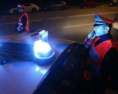 Sbatte contro l’auto dei carabinieri, gli trovano 26 grammi di cocaina 