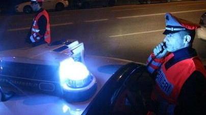 Sbatte contro l’auto dei carabinieri, gli trovano 26 grammi di cocaina