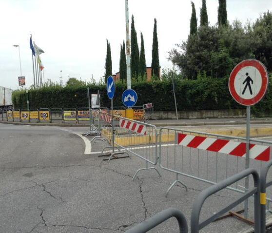 Perde blocchi di granito lesionato il cavalcavia 