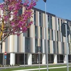 Botte e minacce a lei e al padre: il fidanzato la voleva solo per sé