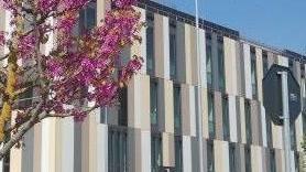 Botte e minacce a lei e al padre: il fidanzato la voleva solo per sé