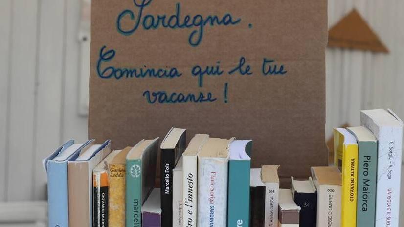 Ecco “Biblioblu”, la biblioteca sulla sabbia
