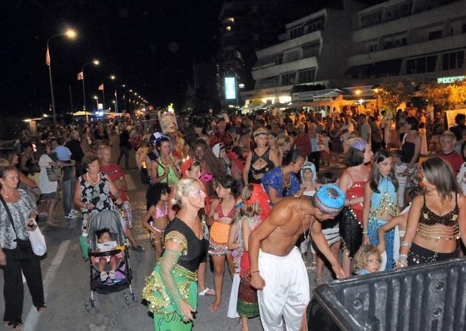 Carri e maschere per la festa più pazza dell’estate 2014 