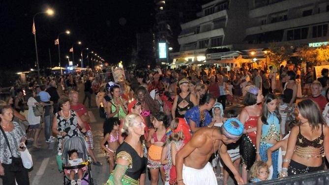 Carri e maschere per la festa più pazza dell’estate 2014