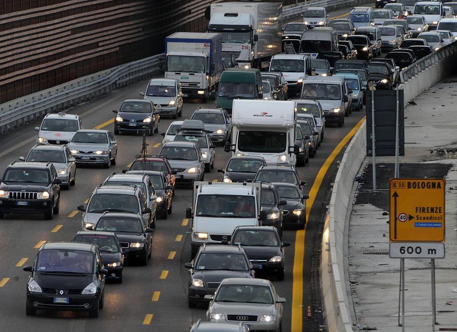 Incidente in A/12, traffico in tilt 