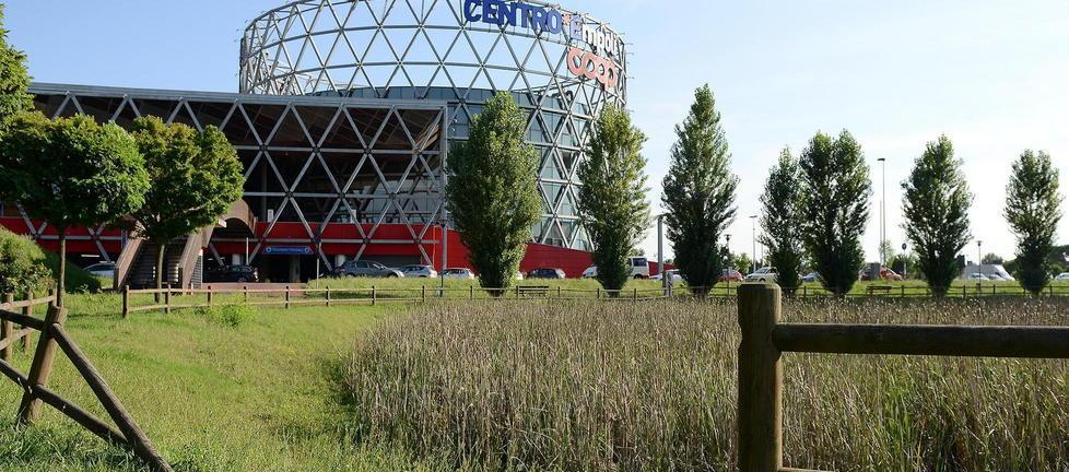 Vandali e incuria padroni dell’ex parco-gioiello della Coop 