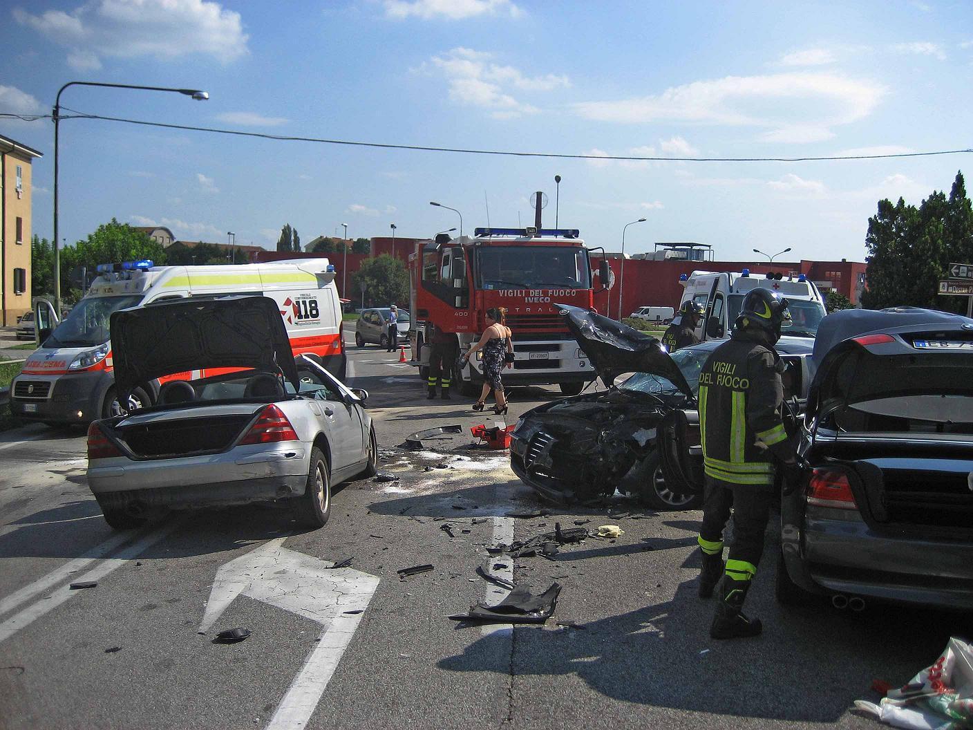 L'immagine dello schianto tra 4 auto, sette i feriti