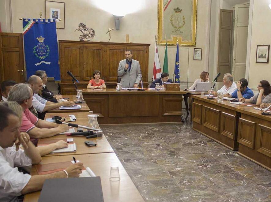 Calci vota il bilancio no alla tassa di soggiorno 