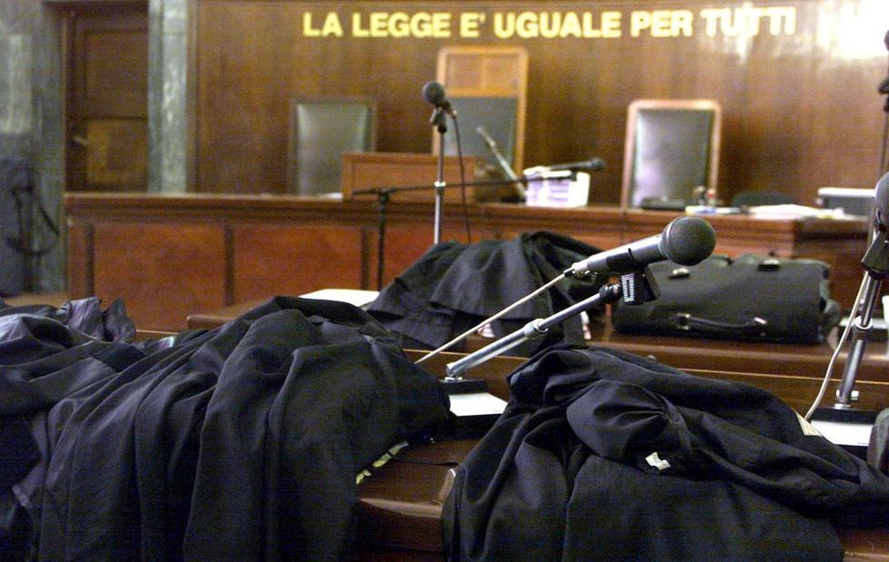 Condannata infermiera con doppio lavoro 