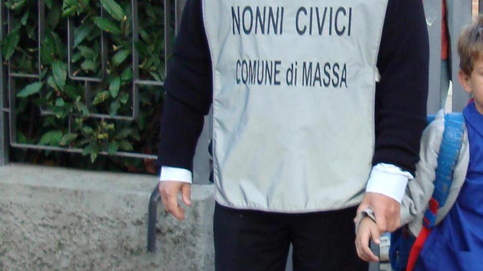 Cercasi “nonni vigili” per le scuole: appello al volontariato