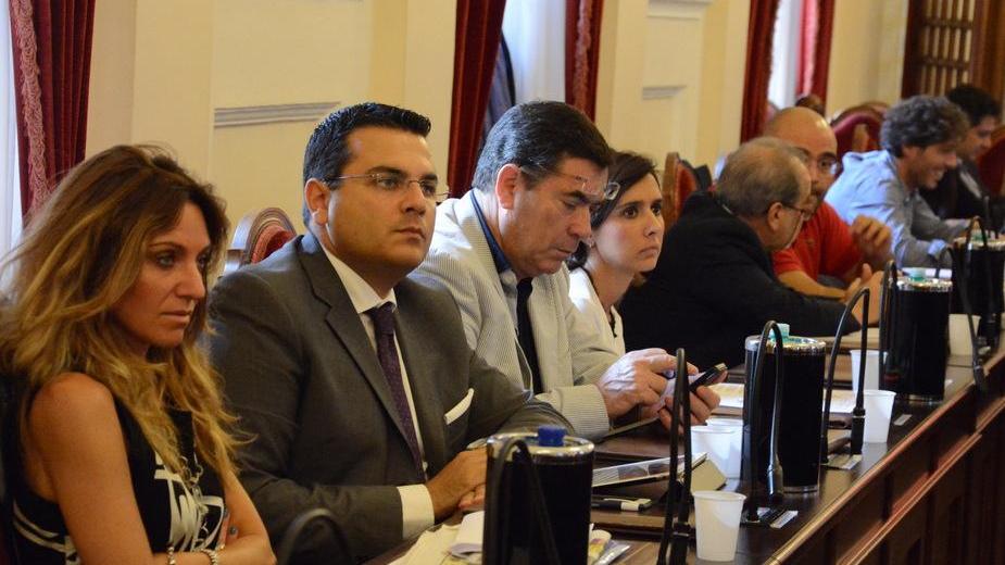 I dissidenti: «Sanna ci porti una proposta»
