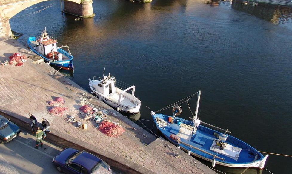 Bosa, due giovani denunciati per minacce