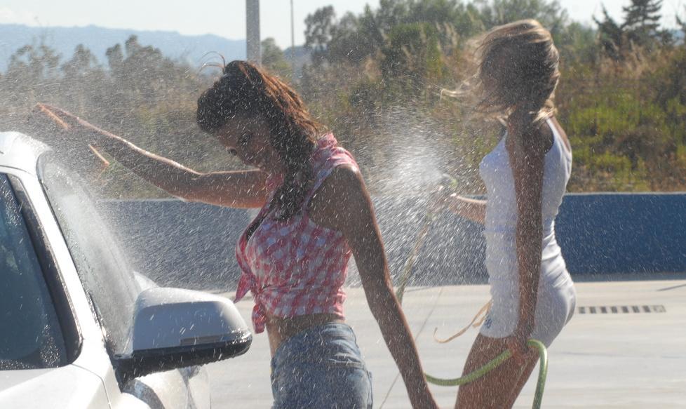 Prospettiva Donna: no alla pubblicità del sexy car wash