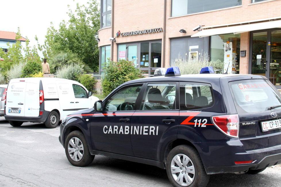 Tentano il furto alla pasticceria Puccinelli 