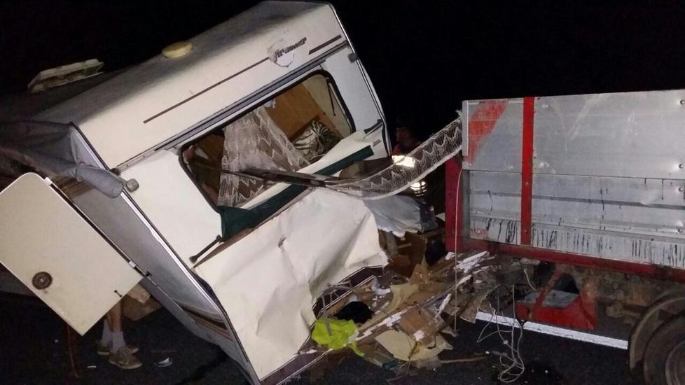 San Vincenzo, travolti i camper del circo: salvi 14 cagnolini 