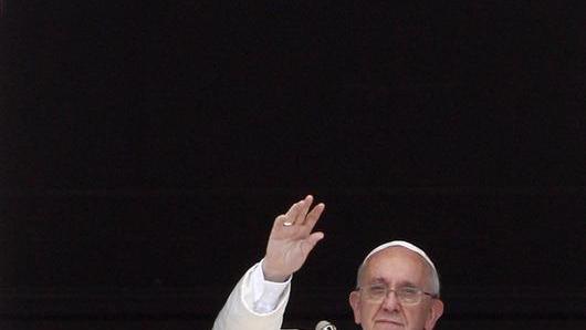 Papa Francesco saluta gli scout di San Rossore