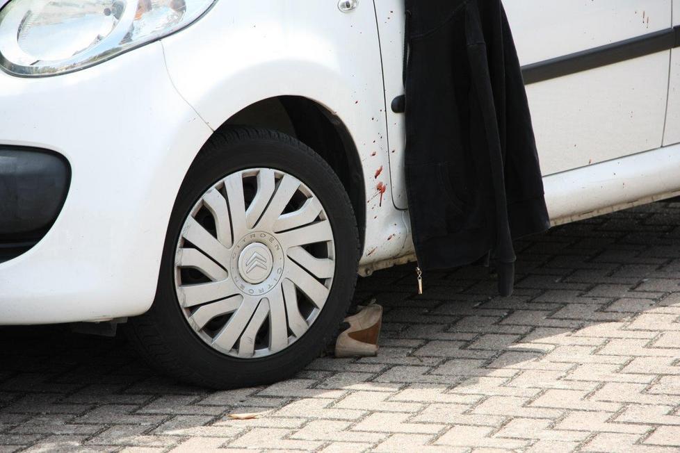 È fuori pericolo la donna aggredita in strada dal marito 