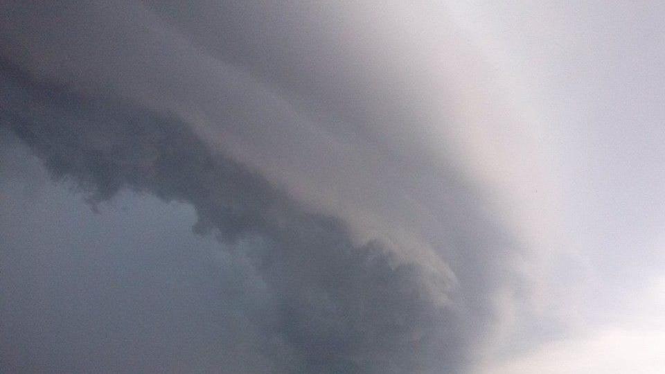 Il cielo cupo nella Bassa (foto Melissa Melara)