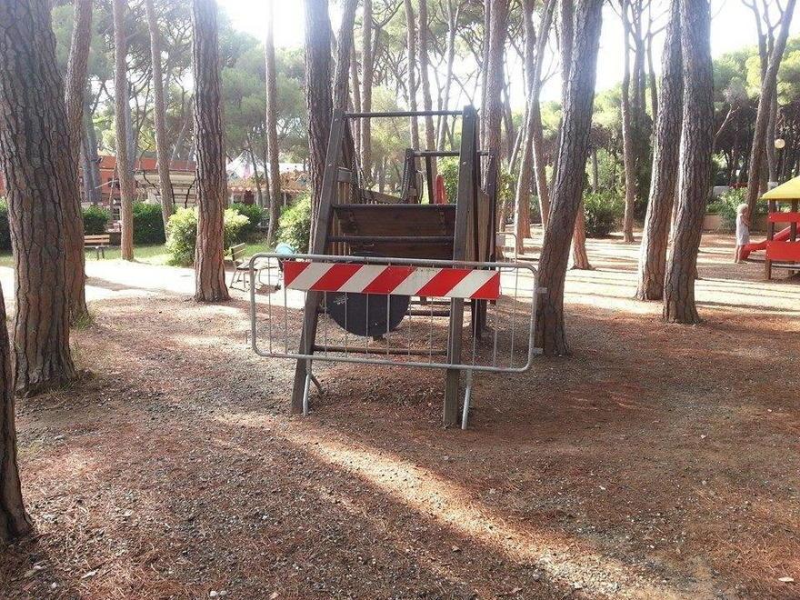 Si rompe un giochino nella pineta Marradi, ferito un bambino 