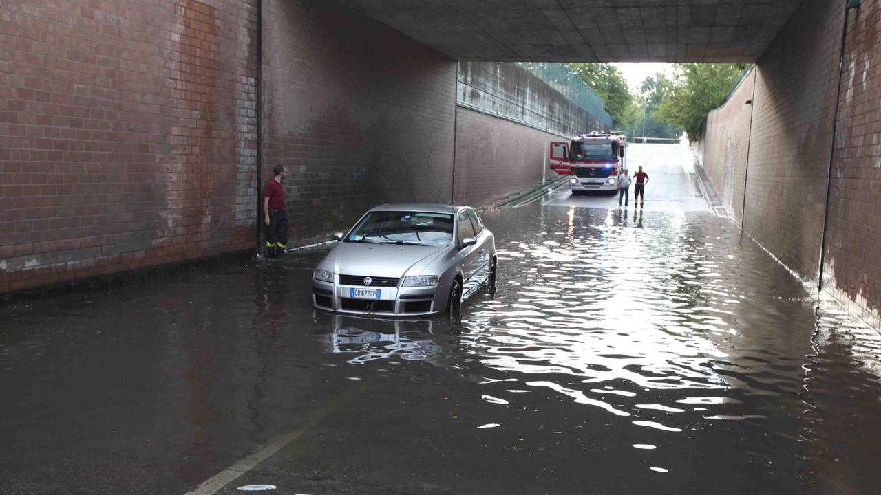Maltempo, grandine nella Bassa e alberi abbattuti dal vento a Fogliano
