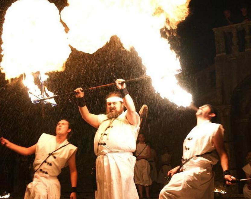 In strada gli artisti del fuoco