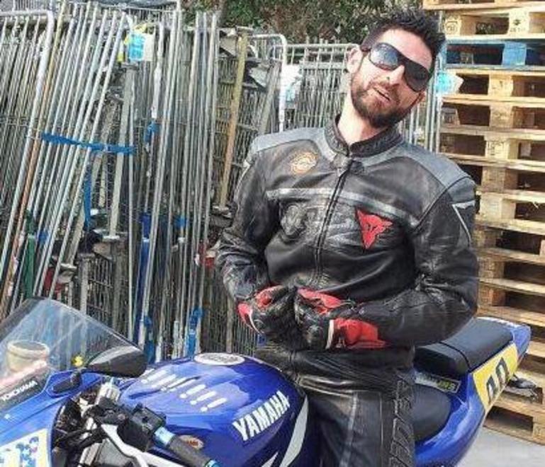 Schianto mortale davanti alla Casa rossa 