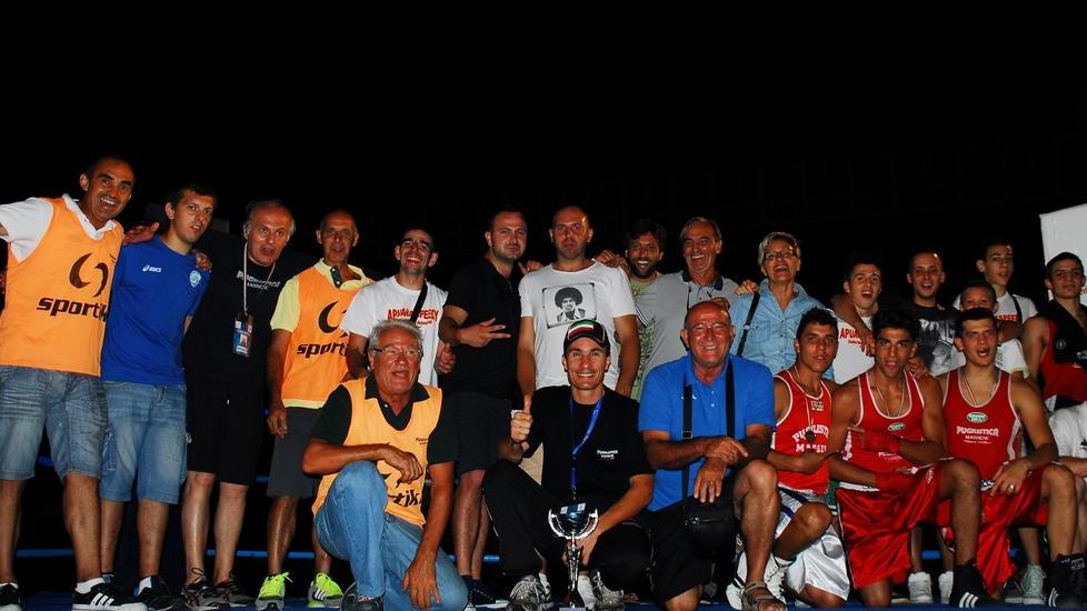 Pugni in piazza per ricordare Samuele