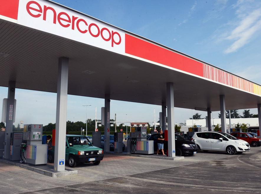 Un pit-stop al distributore Enercoop 