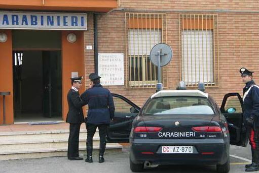 Scoperto e arrestato mentre cede una dose di cocaina