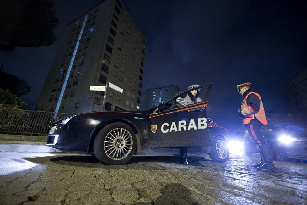 Non consuma il rapporto e aggredisce la prostituta per farsi restituire i soldi 
